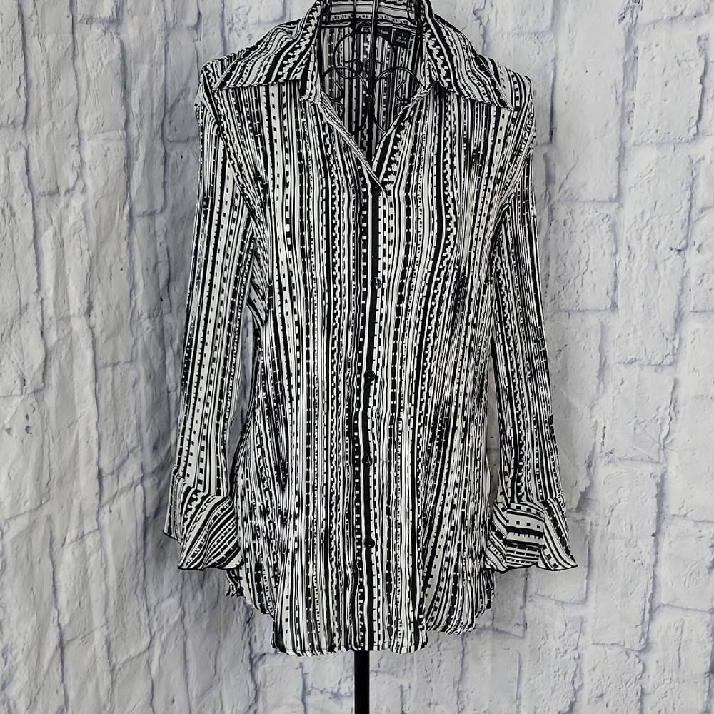 Essentials by Milano Dotted/Geometric Button-Down Blouse Large